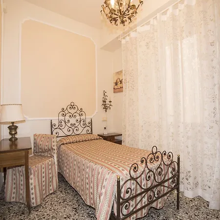 Relais Centro Storico Residenza D'epoca Bed and breakfast 2*